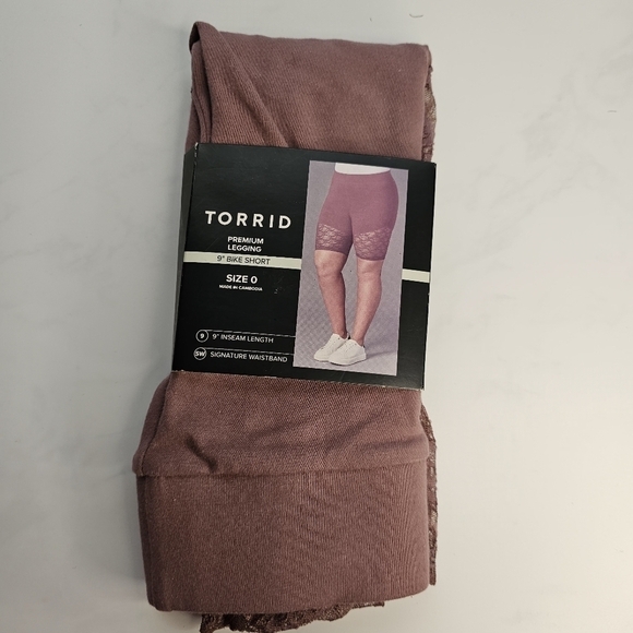 Torrid 9" Signature Waist Lace Inset Bike Short Rose Taupe Size 0 - Picture 2 of 4
